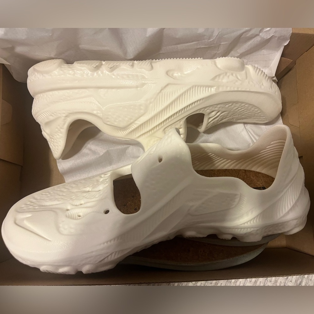 BRAND NEW!! (Only worn once)
Open Foot Sneaker
Size 10 Men
Size 11.5 Women’s